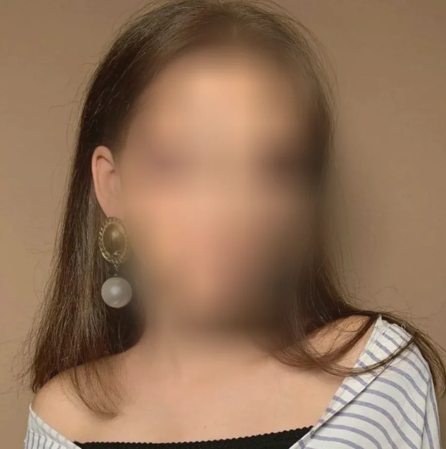 Ayse, 21