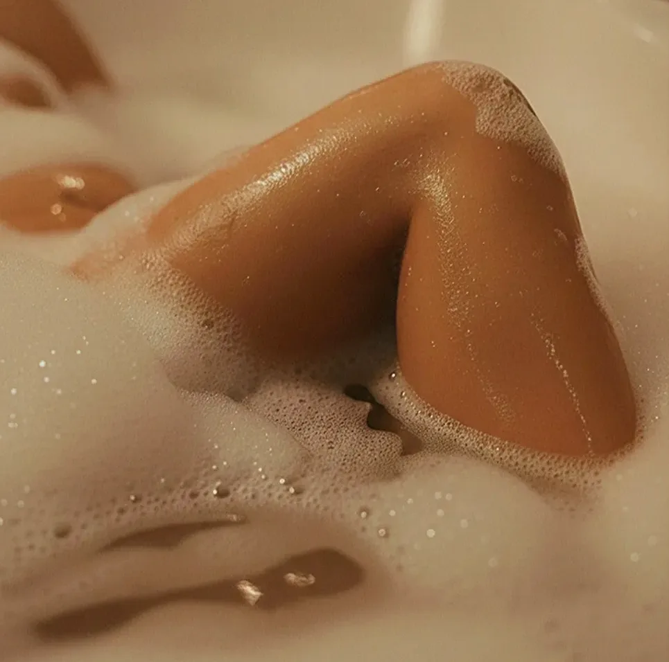 Julia, 26