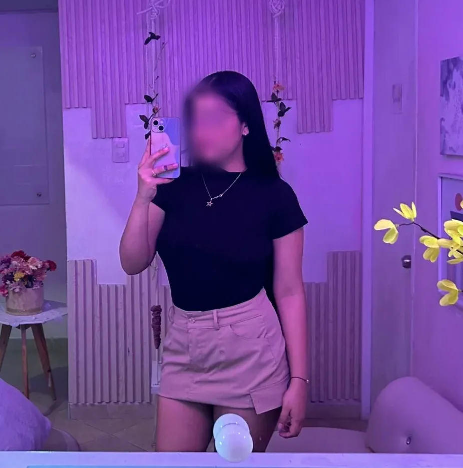 Melina, 23