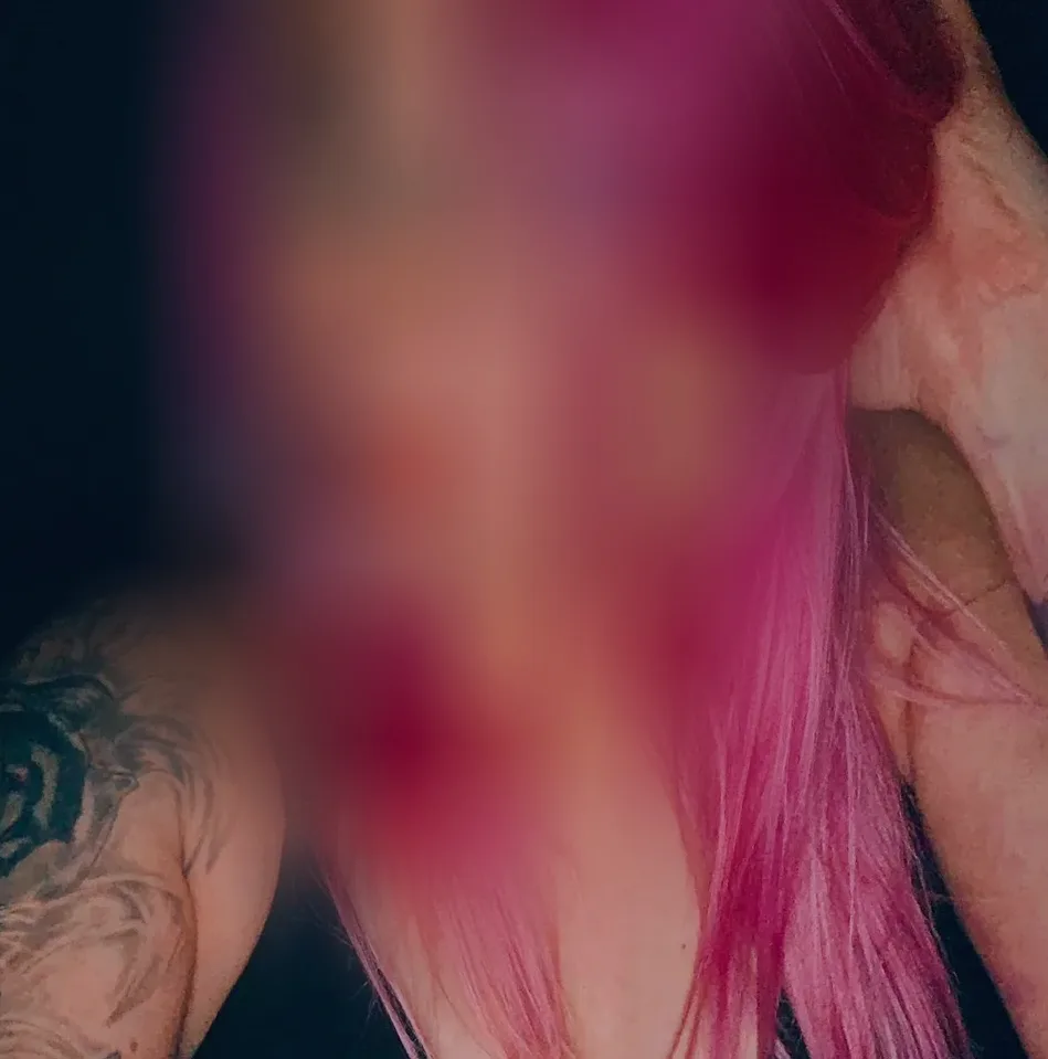 Nina, 32