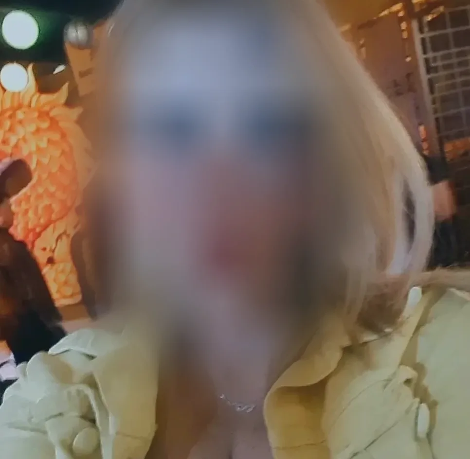 Rebecca, 35