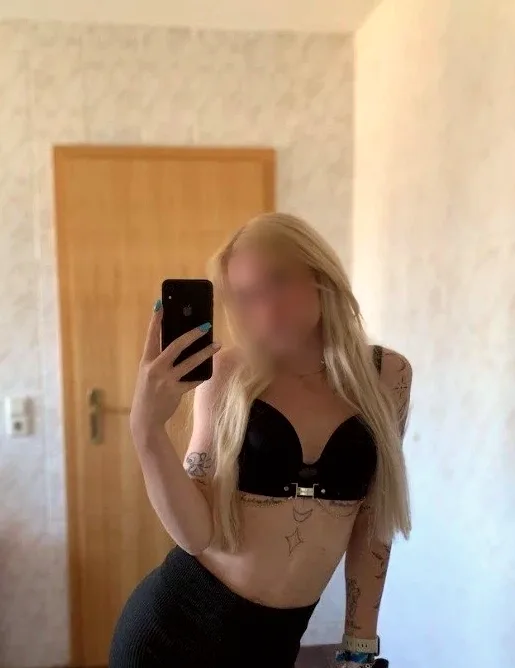 Sarah, 23